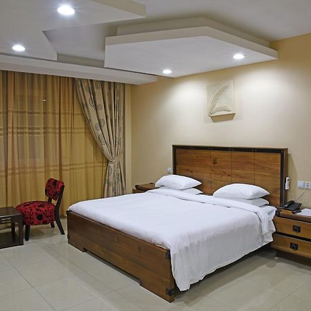 Imperial Golf View Hotel Entebbe Buitenkant foto