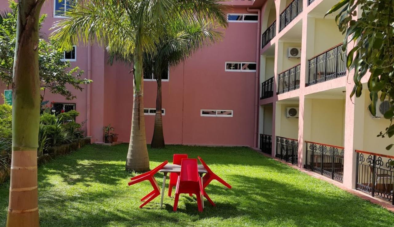 Imperial Golf View Hotel Entebbe Buitenkant foto