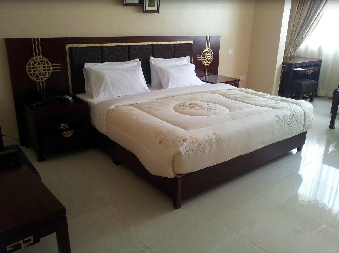 Imperial Golf View Hotel Entebbe Buitenkant foto