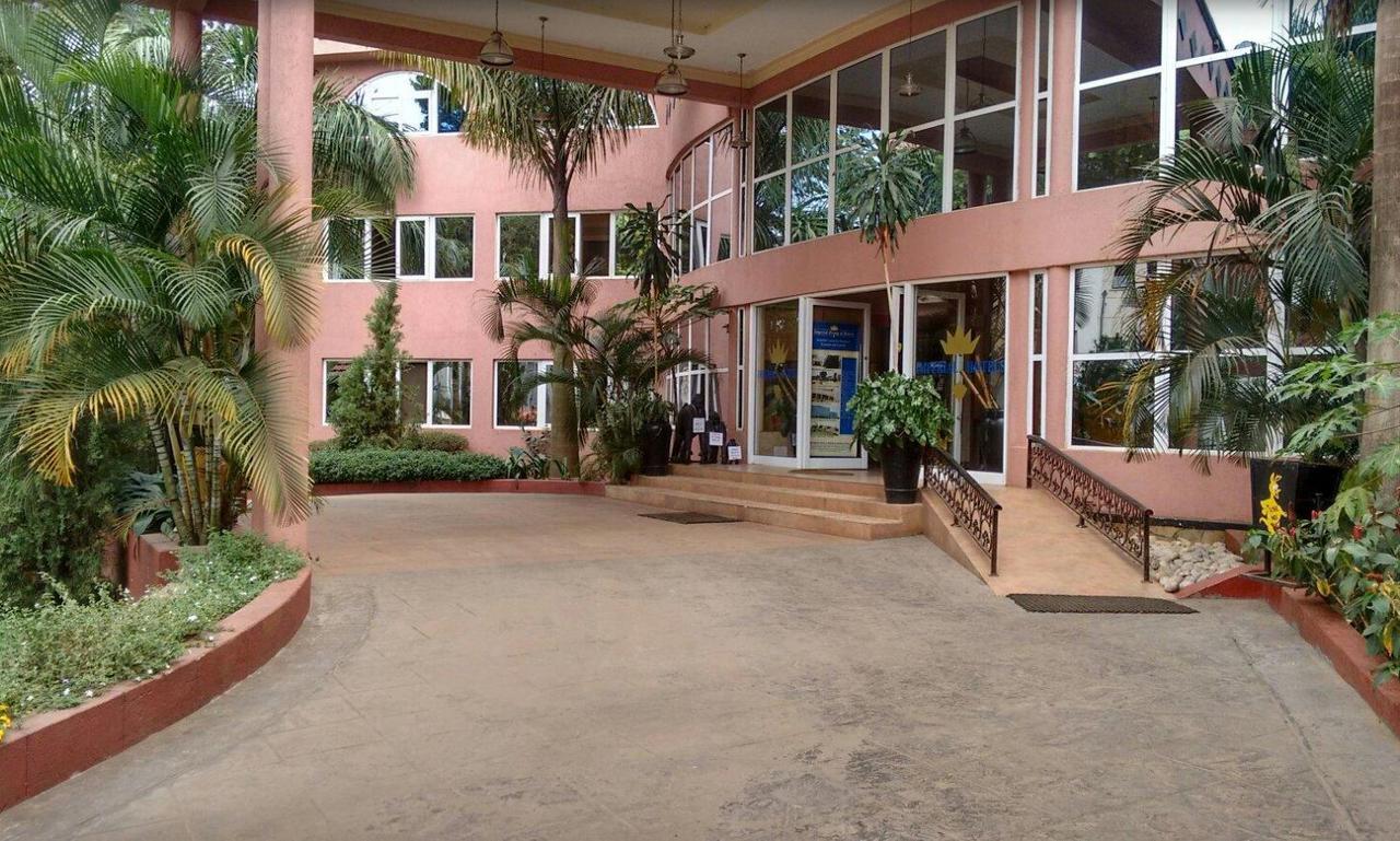 Imperial Golf View Hotel Entebbe Buitenkant foto