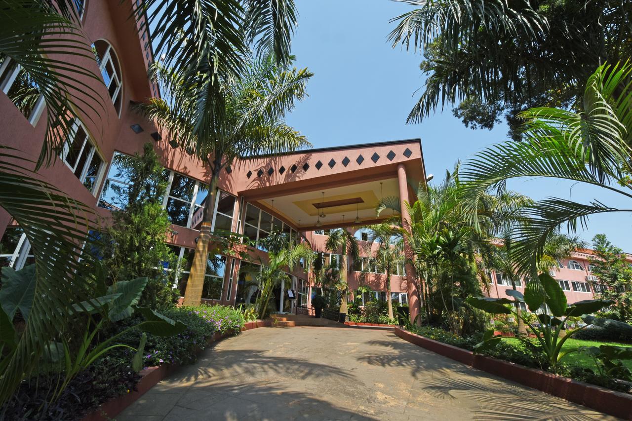 Imperial Golf View Hotel Entebbe Buitenkant foto