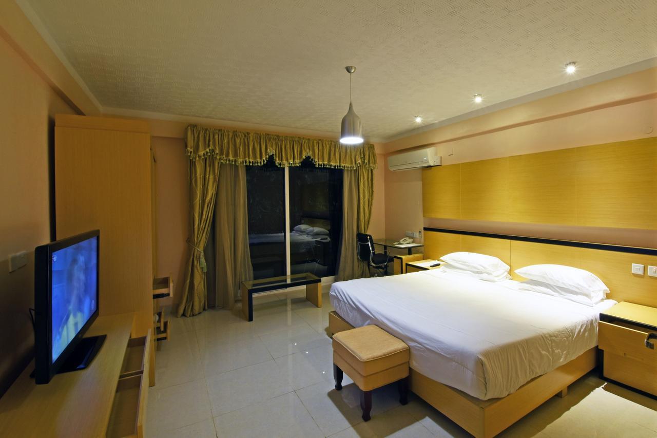 Imperial Golf View Hotel Entebbe Buitenkant foto