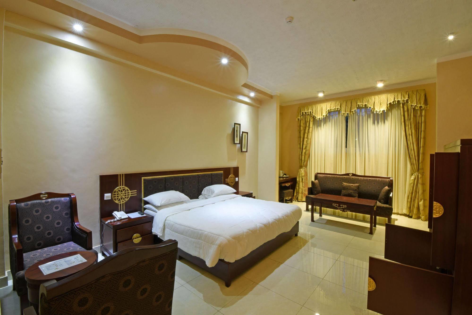 Imperial Golf View Hotel Entebbe Buitenkant foto